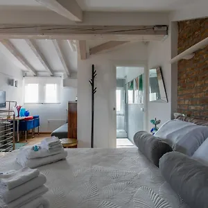 Apartment Biennale Gallery Loft, Venice
